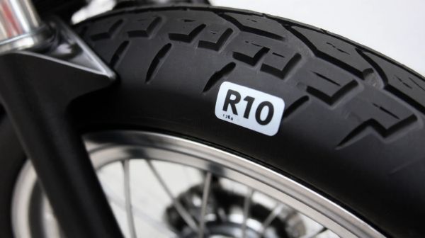 Guida ai pneumatici moto 2.75 R10: trova la massima aderenza